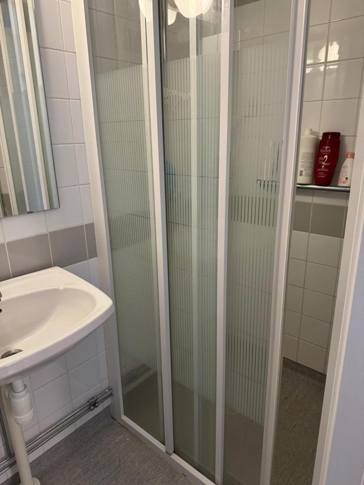 Rum i privatbostad 2 Sovrum I En Del Av Laegenheten